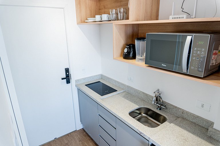 Studio com sacada no Centro - MAN1703