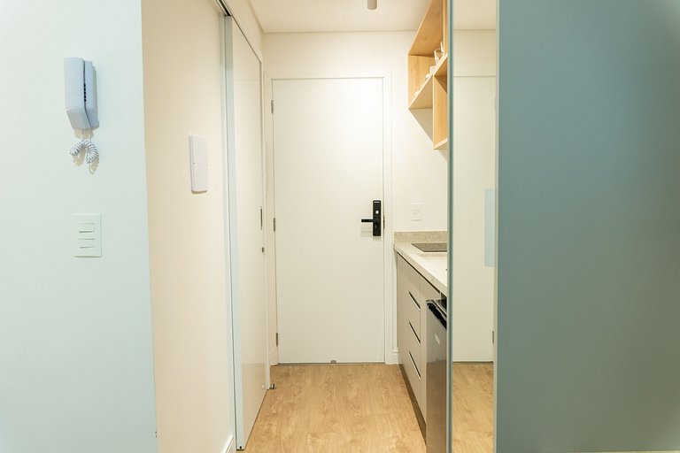 Studio com sacada no Centro - MAN1703