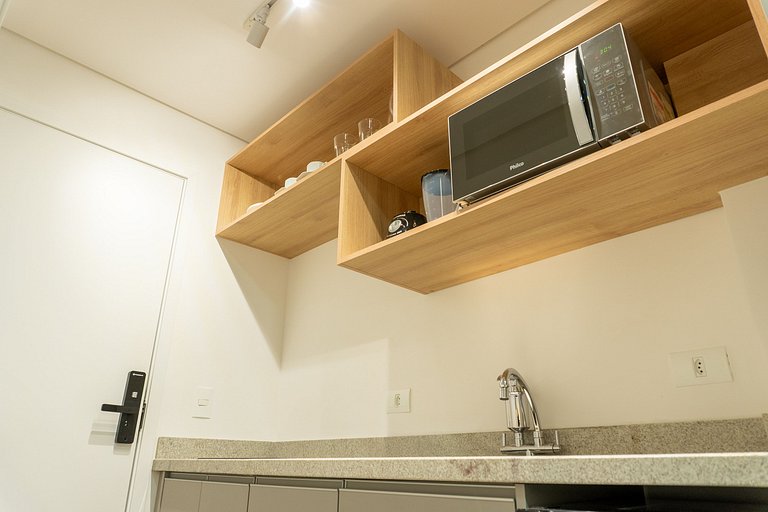 Studio com sacada no Centro - MAN1703