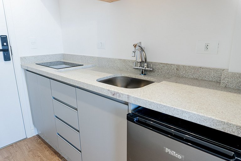 Studio com sacada no Centro - MAN1703