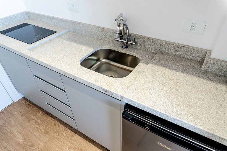 Studio com sacada no Centro - MAN1703