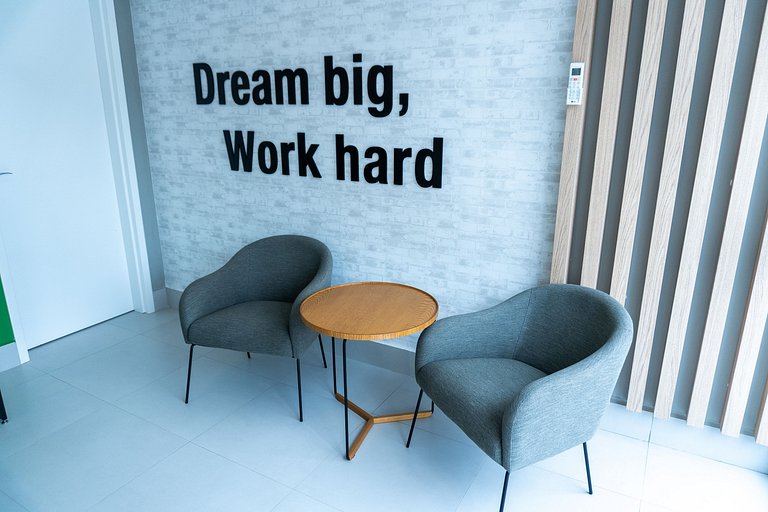 Studio com sacada no Centro - MAN1703