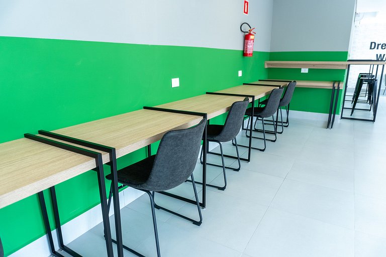 Studio com sacada no Centro - MAN1703