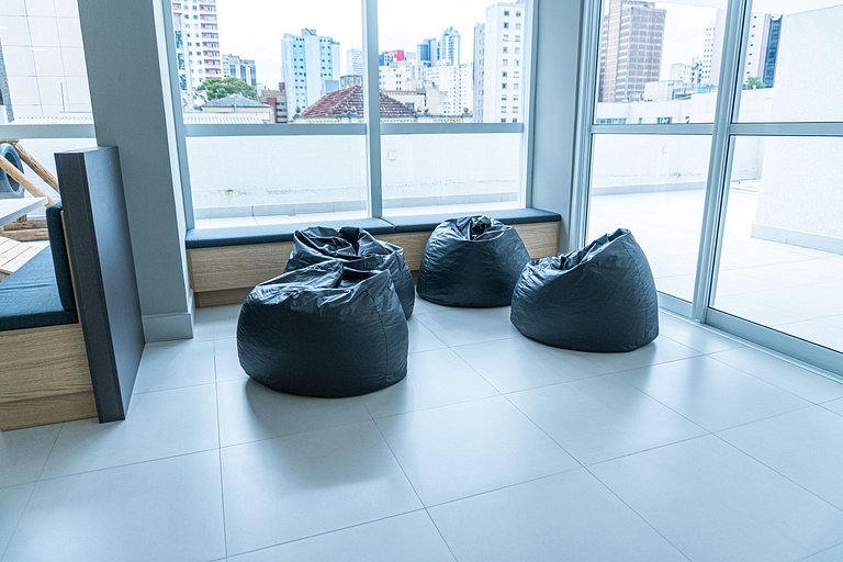 Studio com sacada no Centro - MAN1703