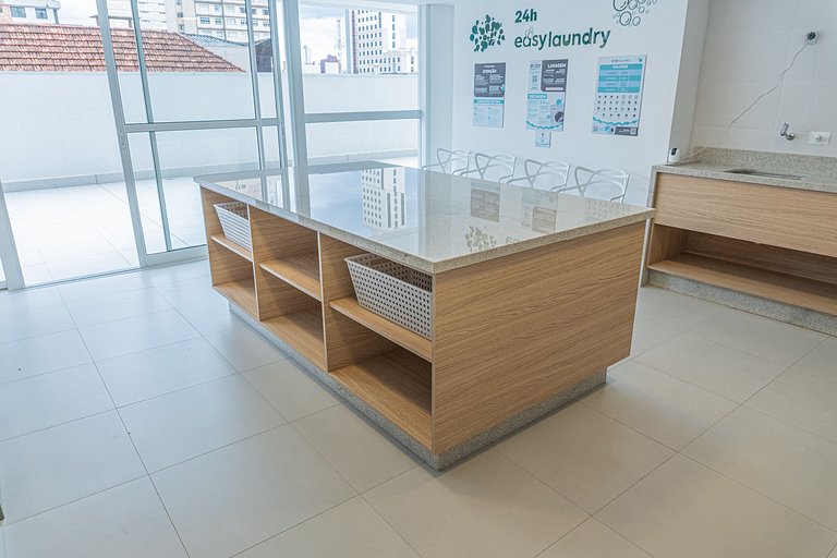 Studio com sacada no Centro - MAN1703