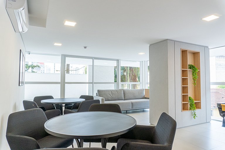 Studio com sacada no Centro - MAN1703