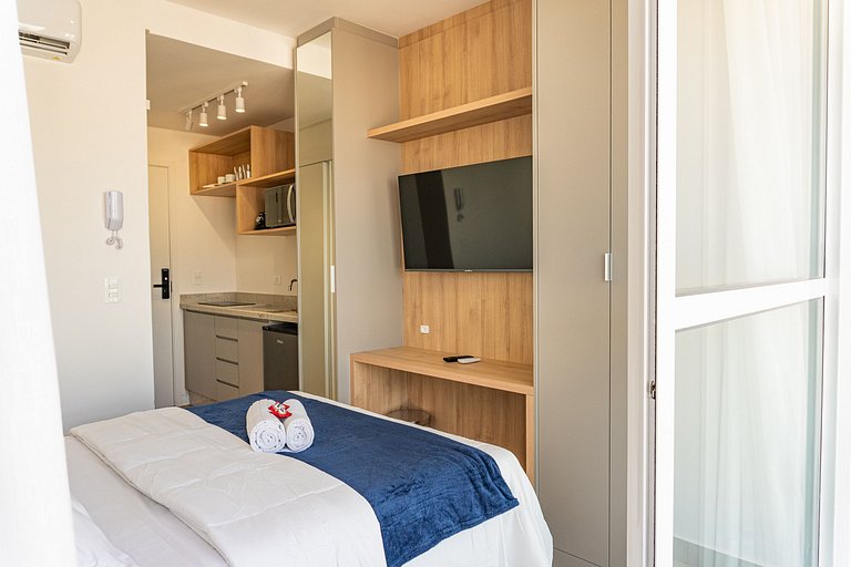 Studio com vista para o Centro de Curitiba-MAN1707