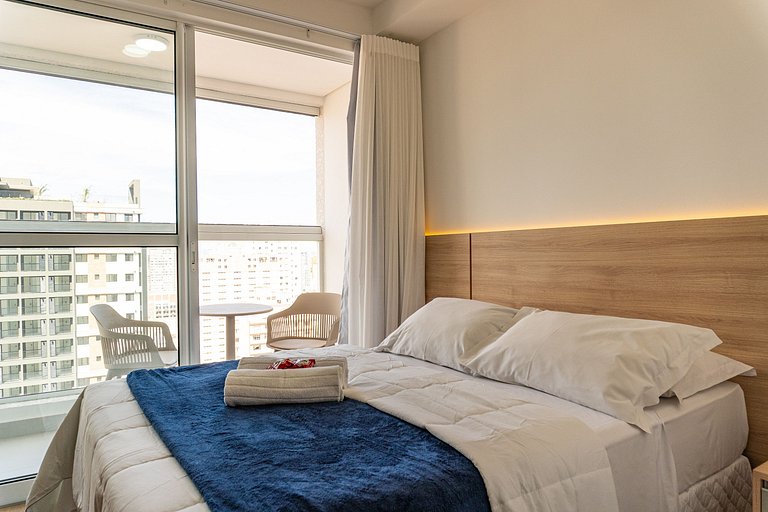 Studio com vista para o Centro de Curitiba-MAN1707