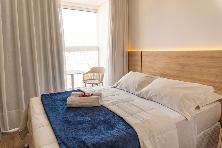 Studio com vista para o Centro de Curitiba-MAN1707