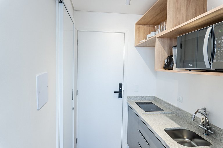 Studio com vista para o Centro de Curitiba-MAN1707