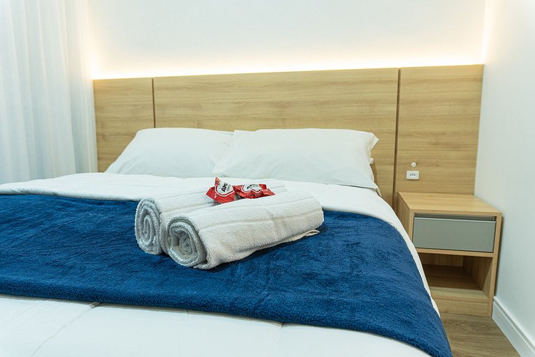 Studio com vista para o Centro de Curitiba-MAN1707