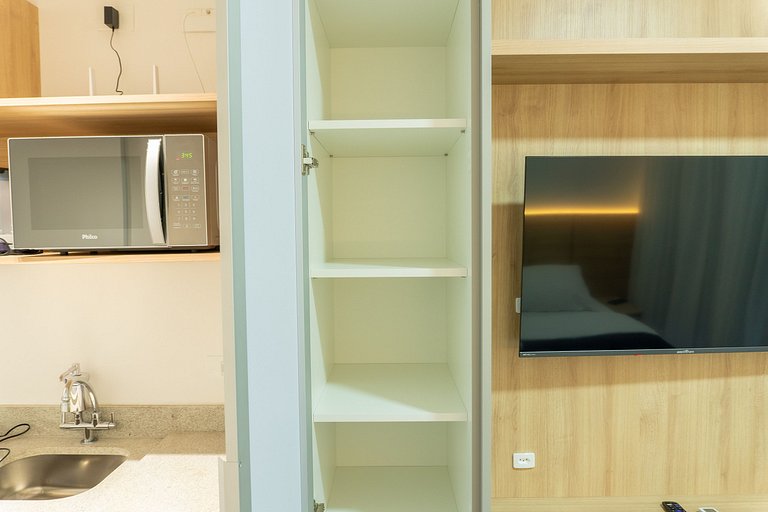 Studio com vista para o Centro de Curitiba-MAN1707