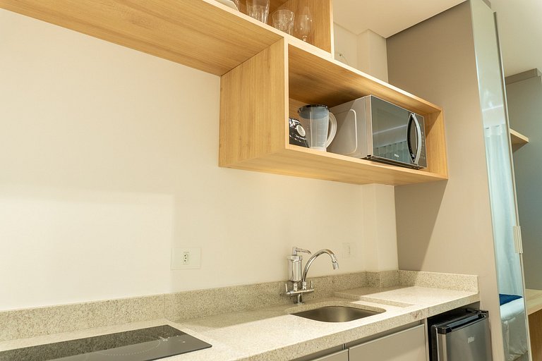 Studio com vista para o Centro de Curitiba-MAN1707