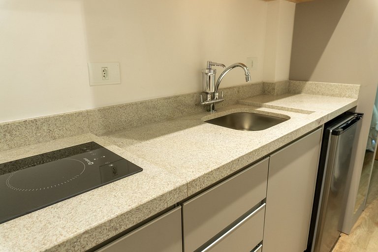 Studio com vista para o Centro de Curitiba-MAN1707