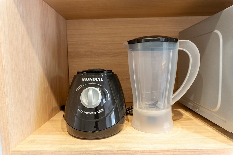 Studio com vista para o Centro de Curitiba-MAN1707