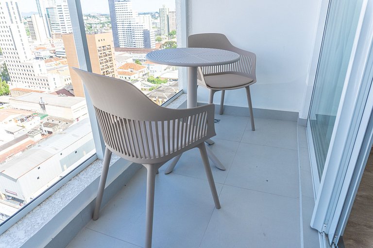 Studio com vista para o Centro de Curitiba-MAN1707