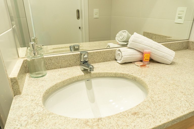 Studio com vista para o Centro de Curitiba-MAN1707