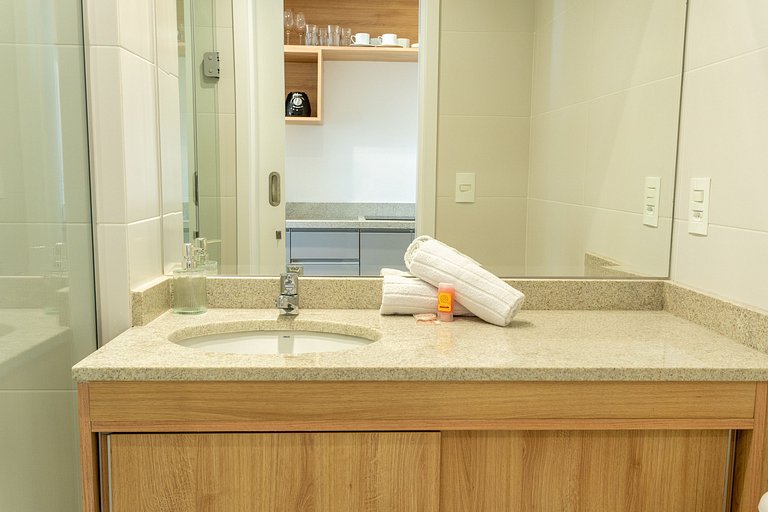 Studio com vista para o Centro de Curitiba-MAN1707