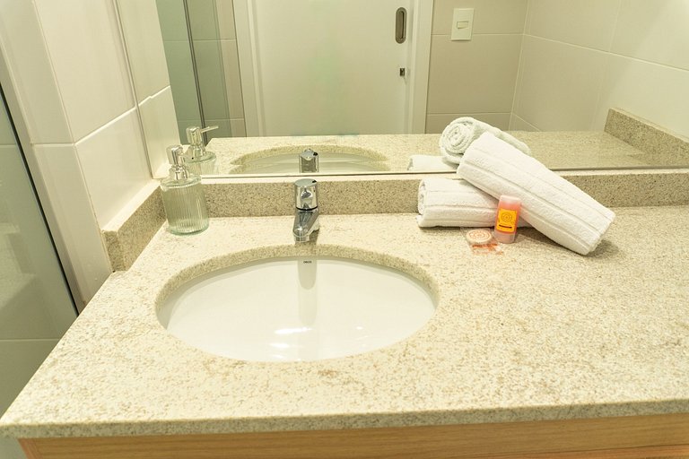 Studio com vista para o Centro de Curitiba-MAN1707