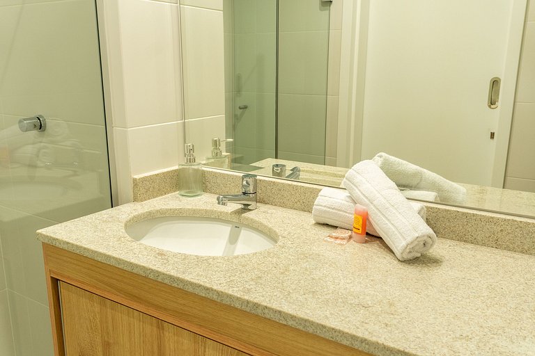 Studio com vista para o Centro de Curitiba-MAN1707