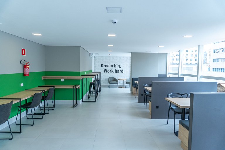 Studio com vista para o Centro de Curitiba-MAN1707