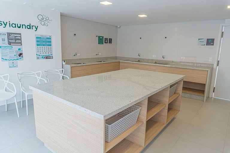 Studio com vista para o Centro de Curitiba-MAN1707