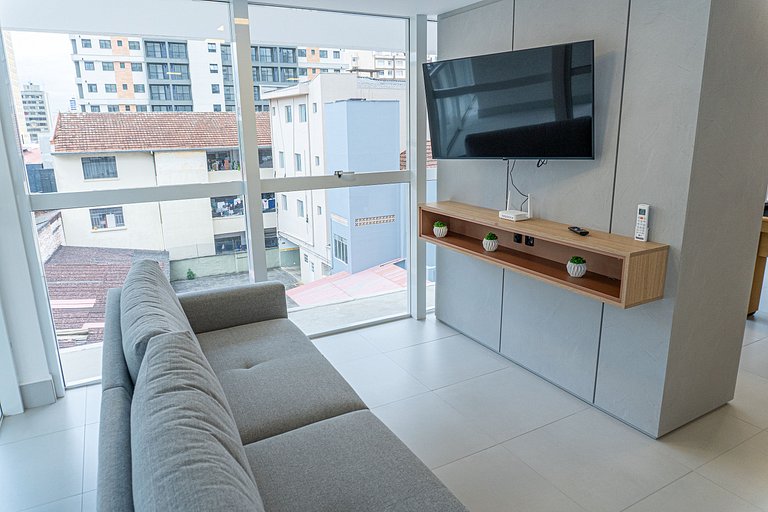 Studio com vista para o Centro de Curitiba-MAN1707