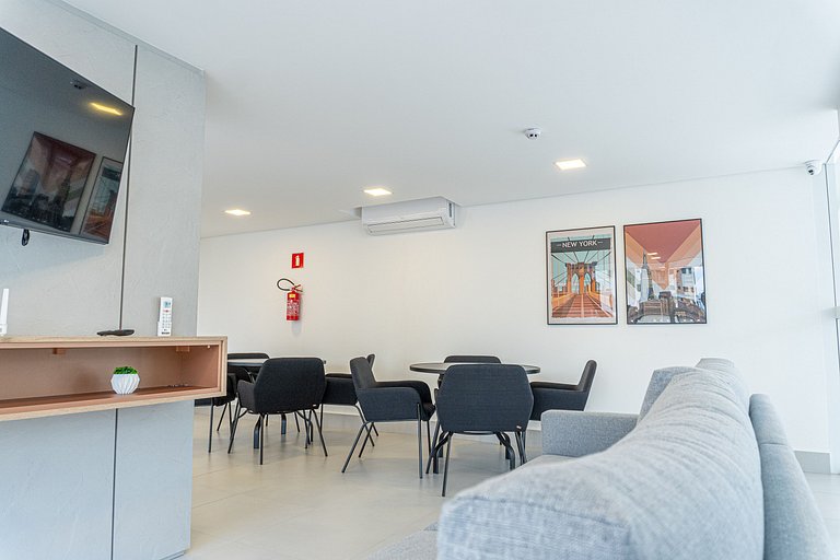 Studio com vista para o Centro de Curitiba-MAN1707