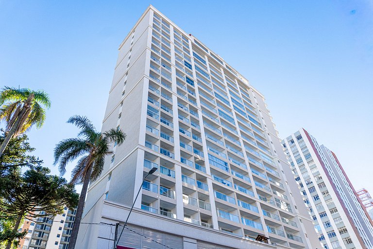 Studio com vista para o Centro de Curitiba-MAN1707