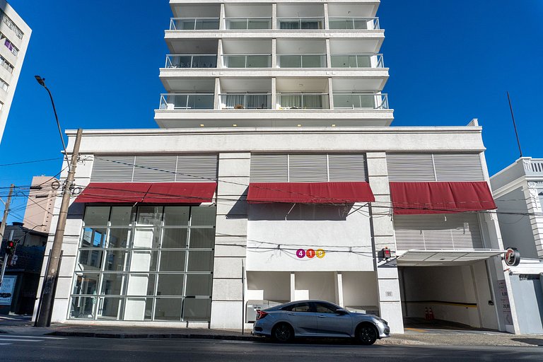 Studio com vista para o Centro de Curitiba-MAN1707