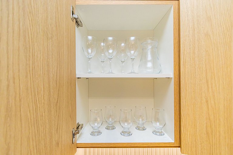 Apto de 2q, c/ vaga em prédio com Piscina -IBI0407