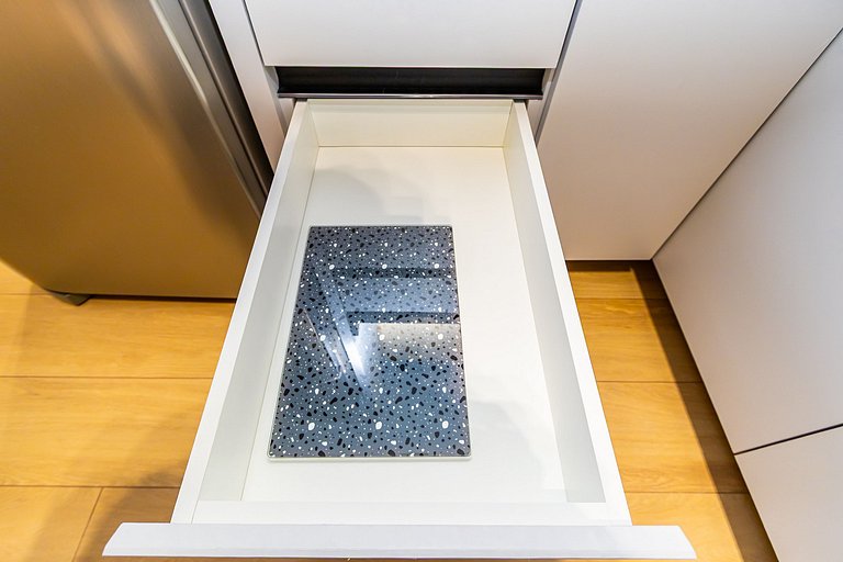 Apto de 2q, c/ vaga em prédio com Piscina -IBI0407