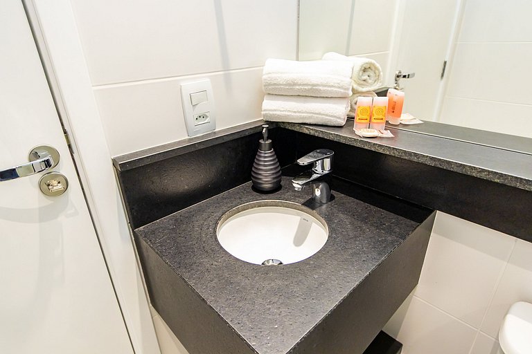 Apto de 2q, c/ vaga em prédio com Piscina -IBI0407