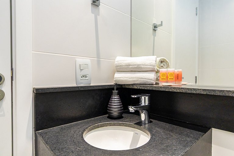 Apto de 2q, c/ vaga em prédio com Piscina -IBI0407