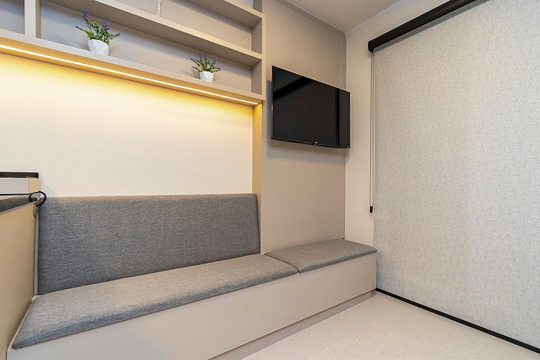 Studio c/ vaga em prédio com piscina - IBI0802