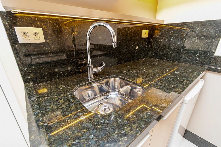 Studio c/ vaga em prédio com piscina - IBI0802