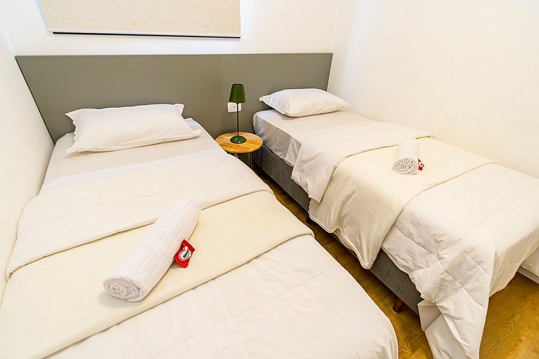 Apartamento de 2q c/ vaga em região nobre -SOU401B