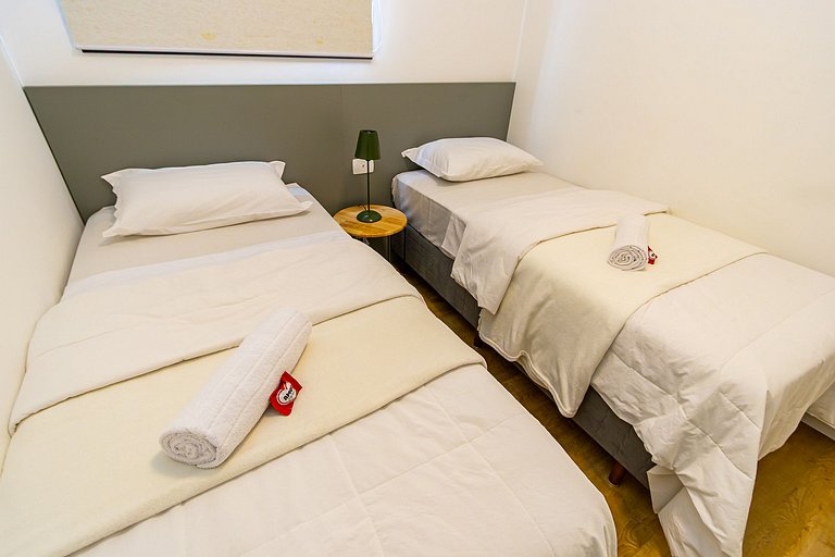 Apartamento de 2q c/ vaga em região nobre -SOU401B