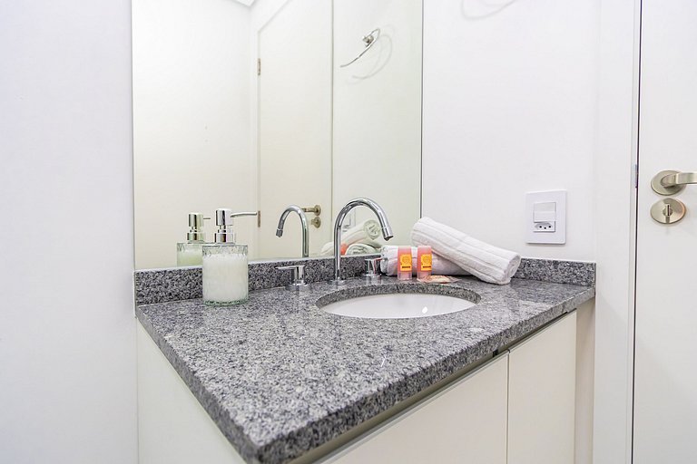 Apto ensolarado, no centro p/ 4 pessoas - CNA0606