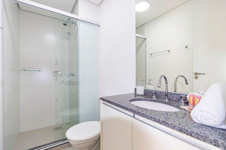 Apto ensolarado no centro, perto de tudo - CNA0706