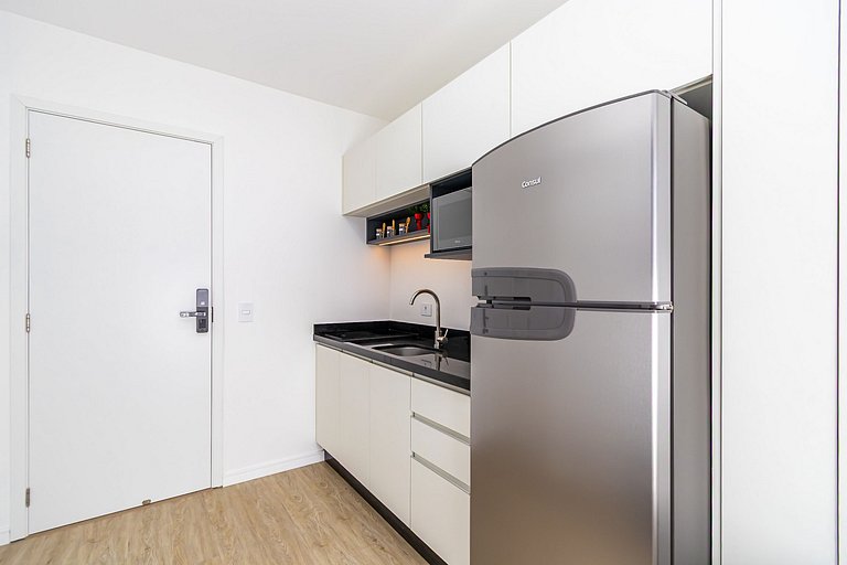 Apto ensolarado no centro, perto de tudo - CNA0706