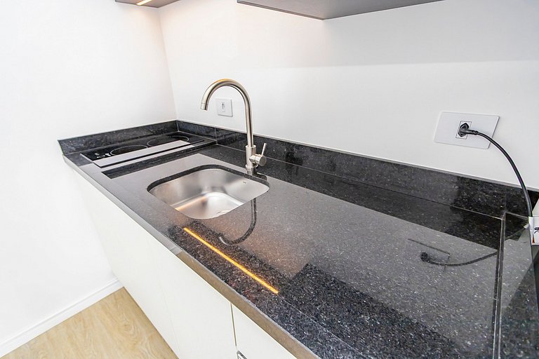 Apto ensolarado no centro, perto de tudo - CNA0706