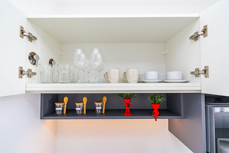 Apto ensolarado no centro, perto de tudo - CNA0706