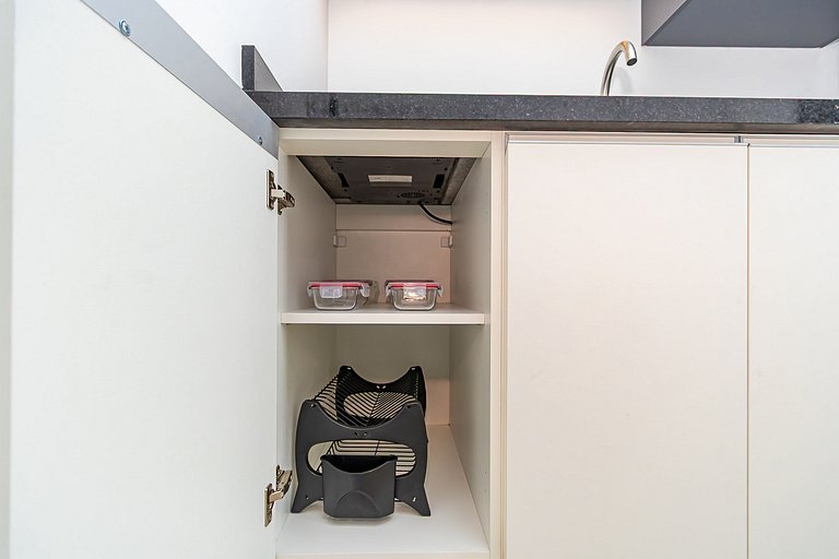 Apto ensolarado no centro, perto de tudo - CNA0706