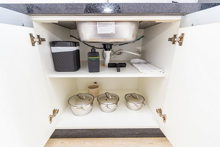 Apto ensolarado no centro, perto de tudo - CNA0706