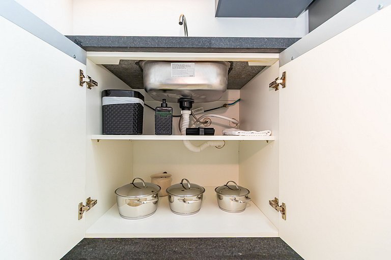 Apto ensolarado no centro, perto de tudo - CNA0706