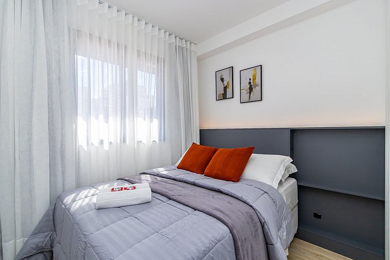 Apto ensolarado no centro, perto de tudo - CNA0706