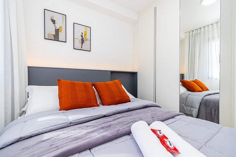 Apto ensolarado no centro, perto de tudo - CNA0706