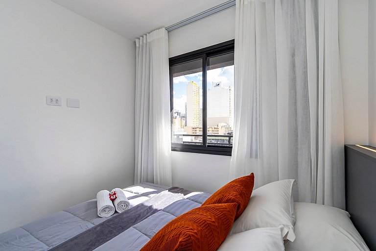 Apto ensolarado no centro, perto de tudo - CNA0706