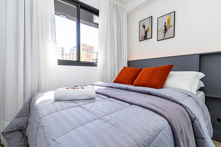 Apto ensolarado no centro, perto de tudo - CNA0706